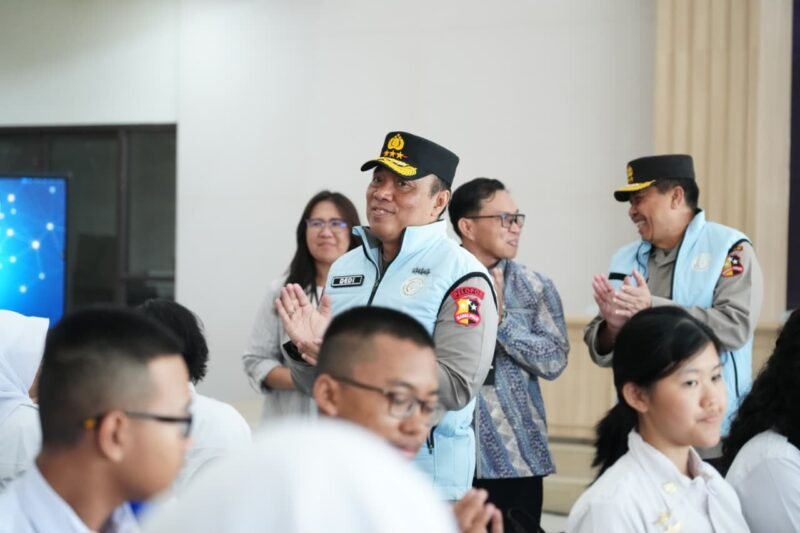 Foto: Komitmen Polri dalam mendukung Asta Cita Presiden Prabowo Subianto, khususnya memperkuat pembangunan sumber daya manusia (SDM) unggul, terus diwujudkan melalui pengembangan SMA Kemala Taruna Bhayangkara (KTB). Sekolah berasrama yang dirintis atas inisiatif Kapolri Jenderal Polisi Drs. Listyo Sigit Prabowo, M.Si