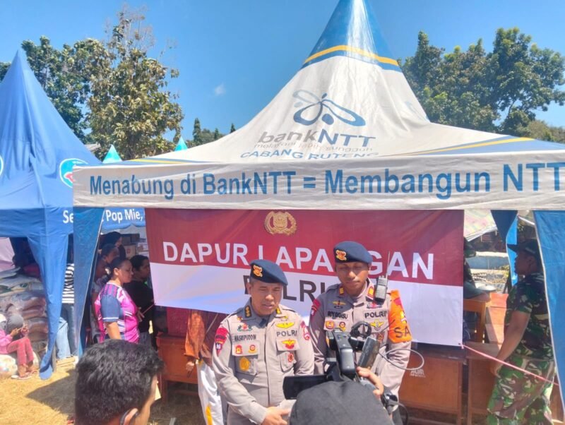 Pelayanan Makanan dan Evakuasi Korban Gempa, SAR Korbrimob Polri di Manggarai Timur