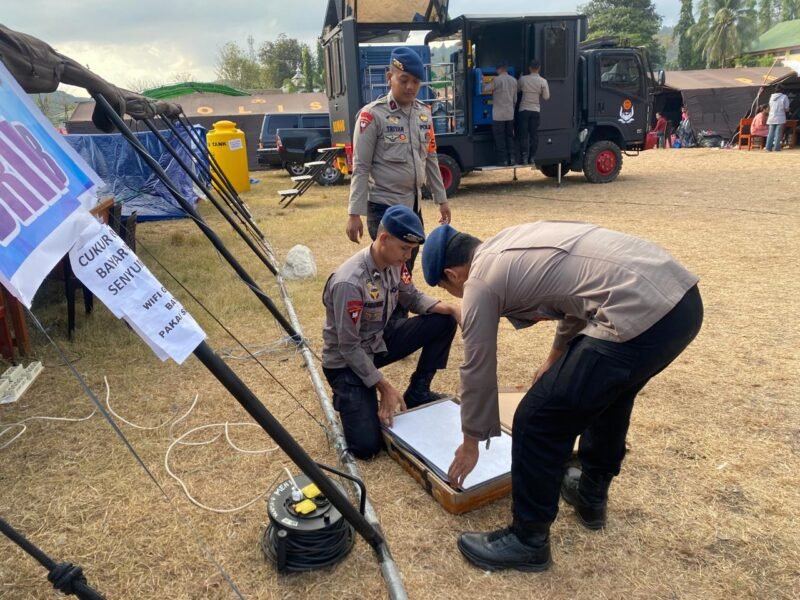Personel Korbrimob Polri Terus Bergerak, Evakuasi Korban dan Penuhi Kebutuhan Warga Terdampak Gempa