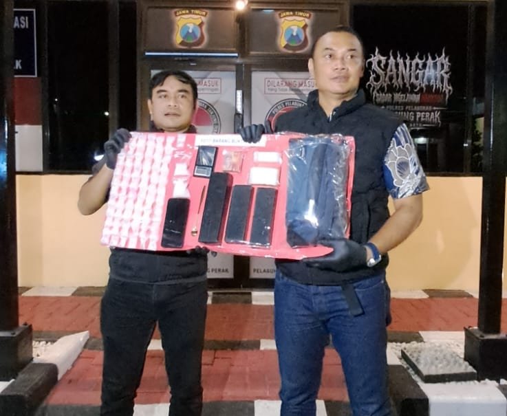 Gerak Cepat Polres Tanjung Perak Bongkar Peredaran Narkoba di Benteng Dalam,
Dan Sita 672 Paket Sabu Siap Edar