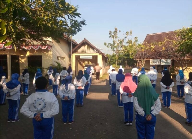 Bhabinkamtibmas Polres Blitar Ajak Lansia Jaga Kebugaran Lewat Terapi Ling Tien Kung