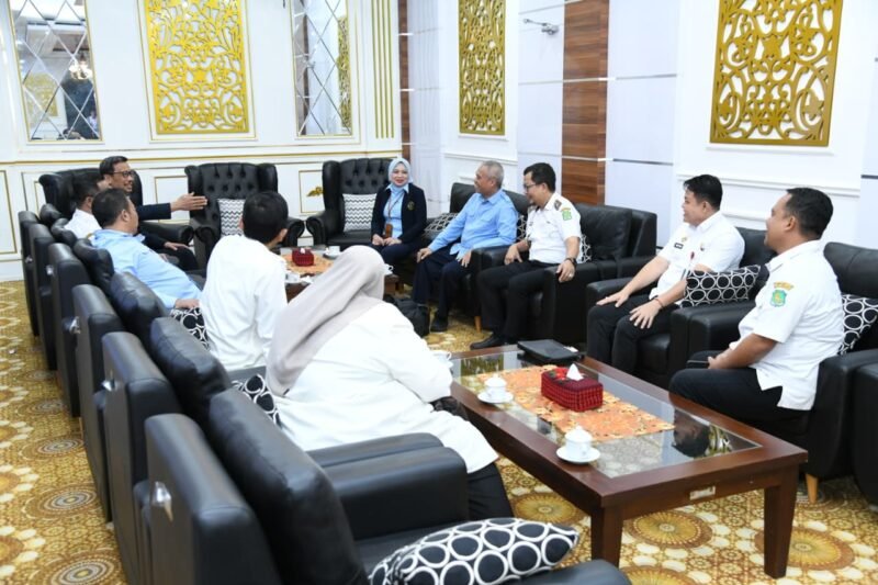 Keterangan Foto:
Jajaran UWG Malang bersama Wakil Bupati Sumenep K.H. Imam Hasyim saat kunjungan akademik untuk menjajaki kerja sama pengembangan pendidikan dan peningkatan kualitas SDM di Kabupaten Sumenep.