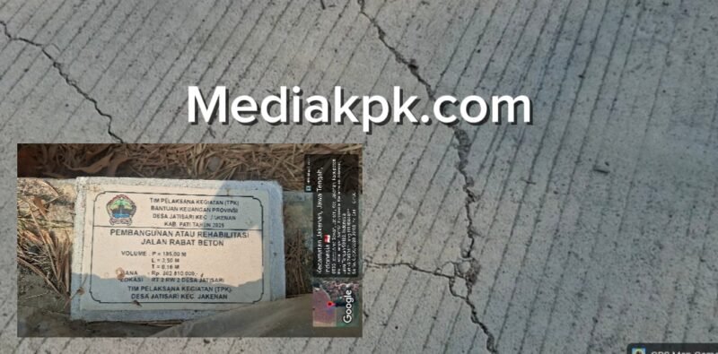 Keterangan foto: Kondisi jalan rabat beton di RT 02/RW 02, Desa Jatisari, Kecamatan Jakenan, Kabupaten Pati, yang terlihat mengalami sejumlah keretakan pada permukaan jalan saat ditinjau tim MediaKPK, Senin (7/9/2026).