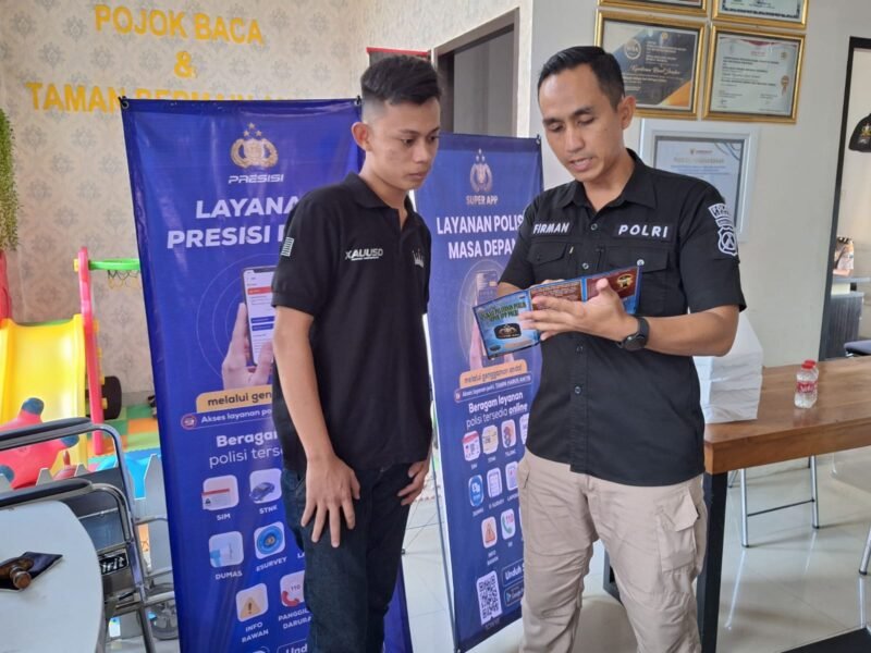 Keterangan Foto:
Polres Jember Polda Jatim mengajak masyarakat memanfaatkan Super App Polri untuk memperoleh berbagai layanan kepolisian secara mudah, cepat, dan terintegrasi.
