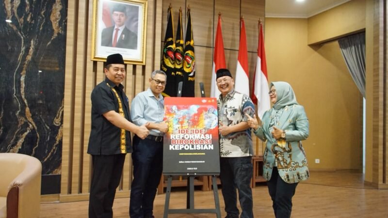 Keterangan Foto:
Kegiatan bedah buku Ide-Ide Reformasi Birokrasi Kepolisian di STIK-PTIK Lemdiklat Polri, Jakarta, Selasa (8/9/2026). Forum tersebut menjadi ruang akademik bagi mahasiswa, akademisi, dan praktisi kepolisian untuk membahas gagasan reformasi birokrasi serta transformasi Polri.