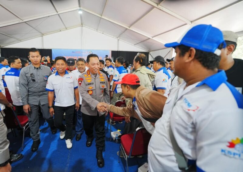 Kapolri saat menghadiri Konsolidasi Akbar Federasi Serikat Pekerja Metal Indonesia (FSPMI) di Kawasan Industri MM2100, Kabupaten Bekasi, Jawa Barat, Jumat (11/9/2026), sekaligus mendorong dialog antara buruh dan pengusaha dalam pembahasan RUU Ciptaker.