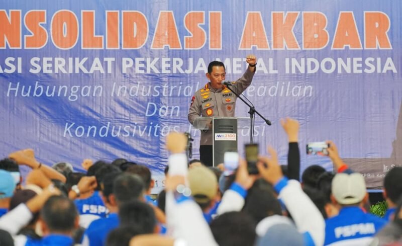 Kapolri Jenderal Polisi Listyo Sigit Prabowo menghadiri Konsolidasi Akbar FSPMI di Kawasan Industri MM2100, Kabupaten Bekasi, Jawa Barat, Jumat (11/9/2026). Kapolri menegaskan Polri akan memberantas pungli, premanisme, dan kejahatan yang mengganggu dunia usaha serta iklim investasi.