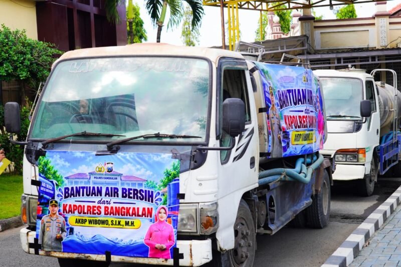 Polres Bangkalan Salurkan 48 Ribu Liter Air Bersih untuk Warga Terdampak Kekeringan