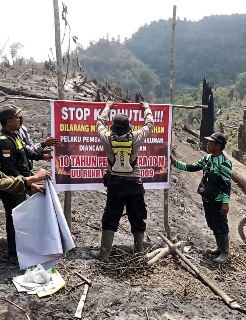 Polres Jember Patroli Hutan Cegah Karhutla foto: M.ROSIT/istimewah