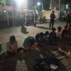 Polisi Gagalkan Rencana Tawuran di Kedung Cowek, 11 Remaja Diamankan Foto: M.ROSIT/ISTIMEWA