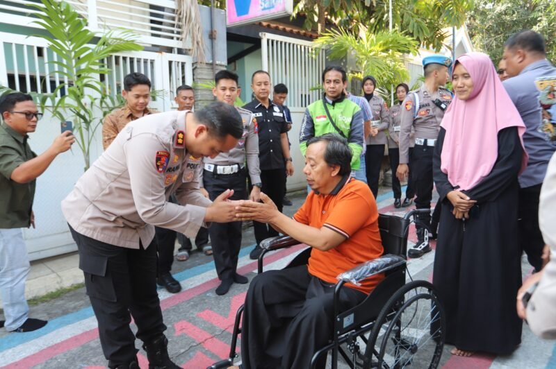 Polres Gresik Selamatkan Ekonomi Keluarga Driver Ojol Korban Kecelakaan