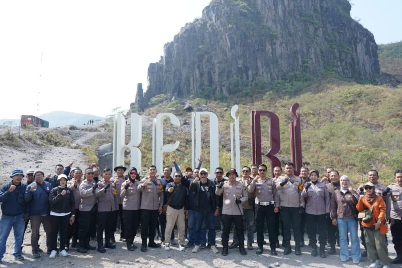Polres Kediri dan Awak Media Riding ke Kelud, Serukan Kesiapsiagaan Bencana