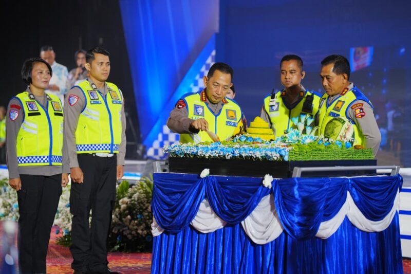 Kapolri Jenderal Polisi Listyo Sigit Prabowo menghadiri Syukuran Hari Lalu Lintas Bhayangkara ke-71 di Hotel Bidakara, Jakarta Selatan, Jumat (25/9/2026), sekaligus meluncurkan sejumlah inovasi pelayanan Polantas.