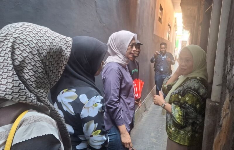 Dirreskrimum PPA-PPO Polda Jatim Kombes Pol Ganis Setyaningrum bersama Kanit PPA Polresta Malang Kota Iptu Khusnul Khotimah mengunjungi korban dugaan kekerasan siswa SMP Negeri 18 Kota Malang untuk memastikan pendampingan dan pemulihan korban, Sabtu (26/9/2026).