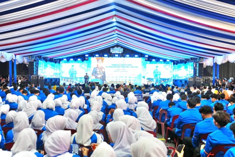 Kapolri Jenderal Polisi Listyo Sigit Prabowo saat memberikan kuliah umum kepada mahasiswa baru UMSU dalam rangka PKKMB 2026.