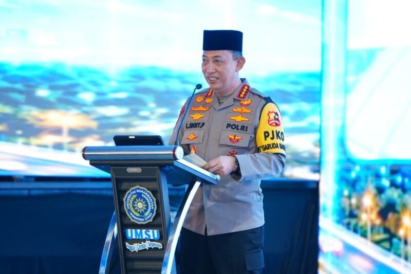 Kapolri Jenderal Polisi Listyo Sigit Prabowo saat memberikan Kuliah Umum PKKMB UMSU 2026 di Kampus Utama UMSU, Medan, Senin (28/9/2026).