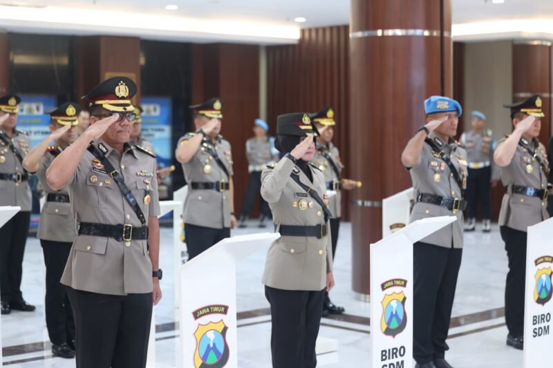 Kapolda Jatim Pimpin Sertijab Kabid TIK dan Sejumlah Kapolres Baru