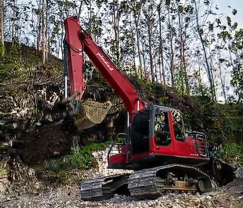 Aktivitas alat berat dan kendaraan pengangkut material di kawasan Desa Banyumudal, Kecamatan Buayan, Kebumen, yang disorot warga karena diduga berkaitan dengan aktivitas PETI dan penggunaan BBM subsidi.