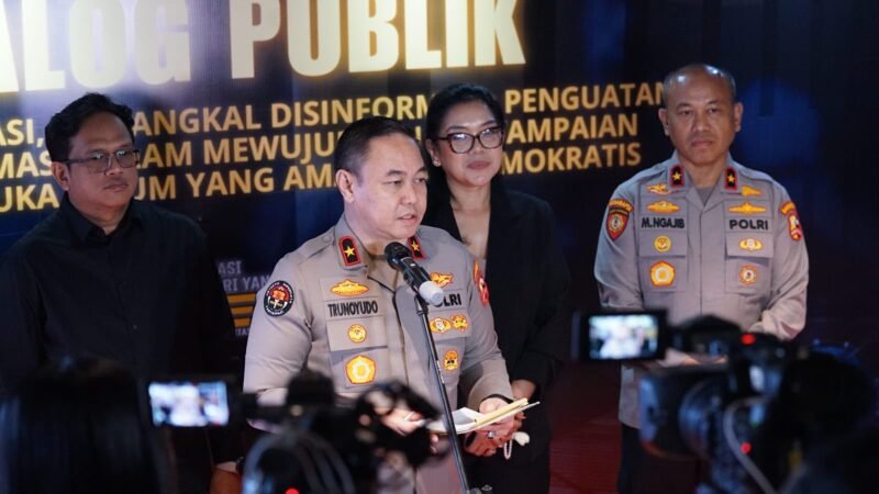 Polri menggelar Dialog Penguatan Internal Polri ke-3 Tahun 2026 di Jakarta Selatan untuk memperkuat literasi informasi, pelayanan penyampaian pendapat di muka umum, serta pencegahan disinformasi.