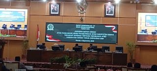 Bupati Demak dr. Hj. Eisti'anah bersama pimpinan dan anggota DPRD mengikuti Rapat Paripurna ke-31 Masa Sidang III Tahun 2026 terkait jawaban Bupati atas pandangan umum fraksi terhadap Raperda Perubahan APBD 2026.