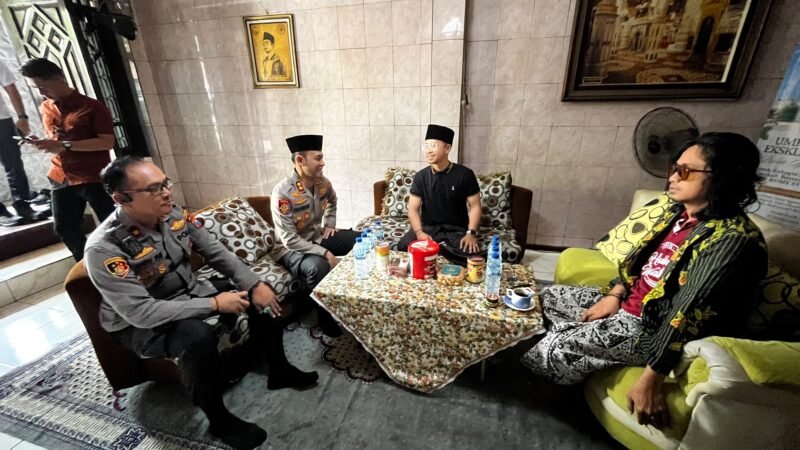 Kunjungan Perdana, Kapolres Pasuruan AKBP Irawan Setyono Silaturahmi ke Kediaman Gus Romy Syib