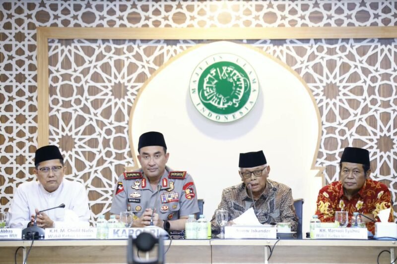Kapolri Jenderal Polisi Suyudi Ario Seto bersilaturahmi dengan jajaran pimpinan MUI di Kantor MUI Pusat, Menteng, Jakarta Pusat, Selasa (13/10/2026).