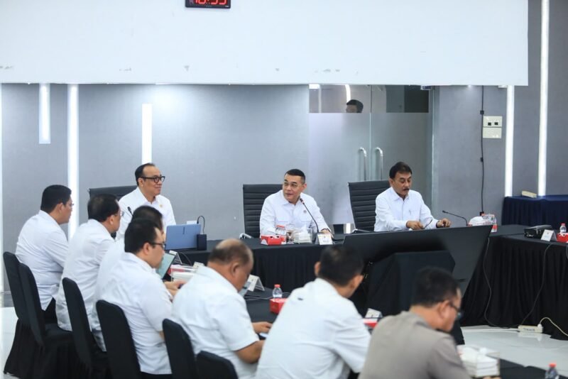Kepala BRAN Jenderal Polisi Prof. Dr. Dedi Prasetyo bersama Wakil Menteri ATR/BPN H. Ossy Dermawan dalam rapat koordinasi pembentukan BRAN di Jakarta, Rabu (14/10/2026).