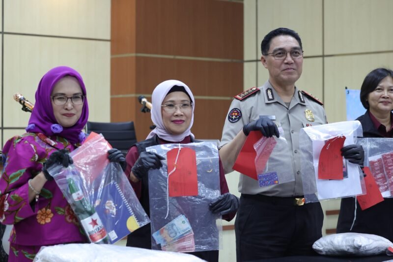Polda Jatim mengungkap dugaan eksploitasi ekonomi dan seksual terhadap anak di wilayah Puger, Jember, dengan mengamankan dua tersangka dan mengidentifikasi tujuh anak yang diduga menjadi korban.