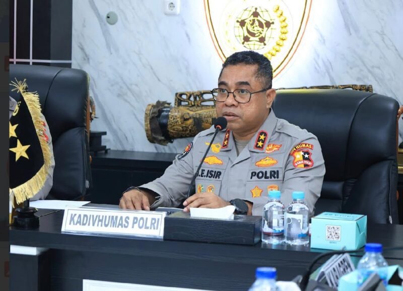 Kadiv Humas Polri Irjen Pol Johnny Eddizon Isir menyampaikan perkembangan penanganan perkara dugaan korupsi fasilitas kredit perbankan.