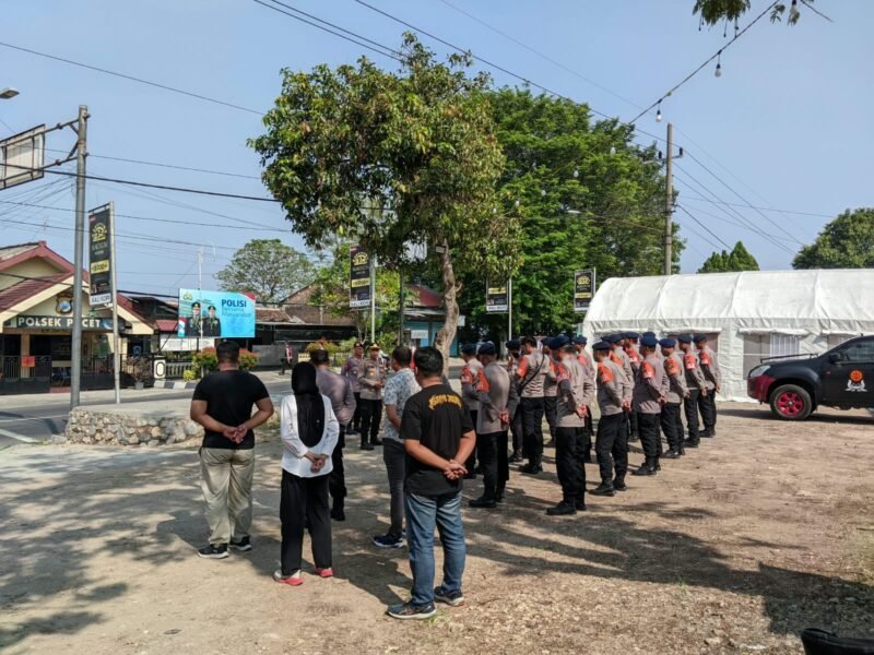 Personel Polres Mojokerto bersama BKO Satbrimob Polda Jatim disiagakan di Posko Penanggulangan Karhutla kawasan Pacet dan Trawas untuk mengantisipasi kebakaran susulan Gunung Welirang.