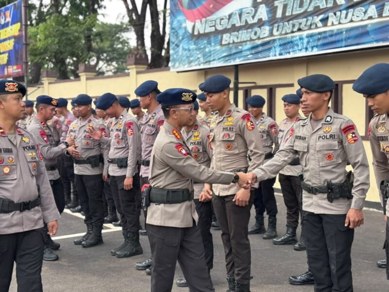 Personel Brimob Polri dikerahkan untuk membantu penanganan kebakaran hutan dan lahan (karhutla) di wilayah Kalimantan Timur dan Kalimantan Tengah.