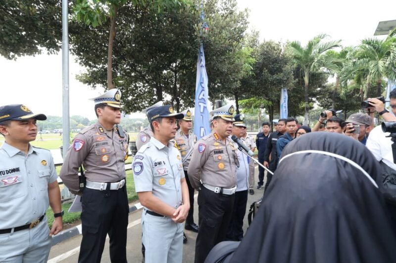 Foto: Dirlantas Polda Jatim Kombes Pol Rahmat Hakim menegaskan Operasi Patuh Semeru 2026 mengutamakan edukasi, pencegahan pelanggaran, dan keselamatan pengguna jalan.
