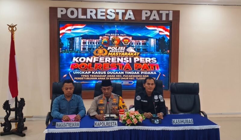Kapolresta Pati Kombes Pol Sigit menyampaikan keterangan terkait pengungkapan dugaan kasus kekerasan seksual terhadap anak di bawah umur dalam konferensi pers di Aula Sanika Satyawada Polresta Pati, Selasa (27/10/2026).