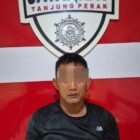 Petugas Polres Pelabuhan Tanjung Perak mengamankan pelaku pencurian Toko Madura yang viral di media sosial beserta barang bukti dua unit handphone dan pakaian yang digunakan saat beraksi.