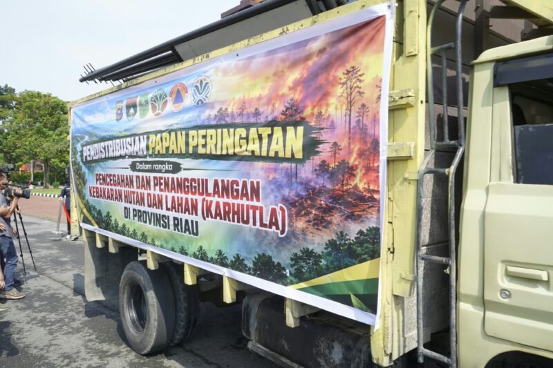 Kapolda Riau Irjen Pol Arman Achdiat menegaskan kesiapsiagaan personel dalam mencegah kebakaran hutan dan lahan (karhutla) serta menyiapkan 260 papan plang di lahan bekas terbakar.