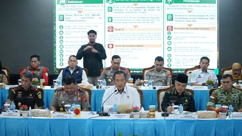 Kabareskrim Polri Komjen Pol. Asep Safrudin saat memimpin konferensi pers penegakan hukum kasus karhutla di Polda Kalimantan Barat, Pontianak.